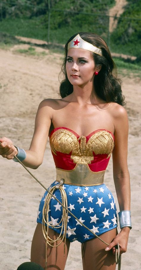 Wonder Woman Photos, Maquillage On Fleek, Costume Carnaval, Linda Carter, Wonder Woman Art, Wonder Woman Costume, Lynda Carter, Pahlawan Marvel, Bd Comics