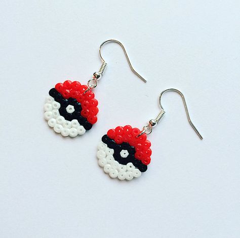 Pokeball Hama Bead Earrings Pokemon от GeekGirlWorkshop на Etsy Pokeball Earrings, Hama Beads Pokemon, Mini Hama Beads, Perler Beads Ideas, Easy Perler Bead Patterns, Pokemon Perler Beads, Melty Bead Patterns, Pixel Beads, Pearl Beads Pattern