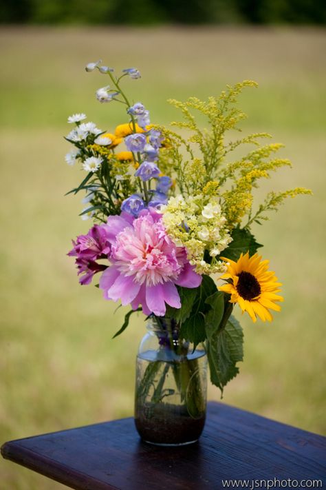 Small Purple Floral Arrangements, How To Arrange Flowers In A Mason Jar, Wild Flowers In Mason Jars, Canning Jar Flower Arrangements, Small Jar Flower Arrangements, Glass Jar Flower Arrangements, Small Wildflower Arrangements, Wildflower Bouquet In Vase, Small Fresh Flower Arrangements