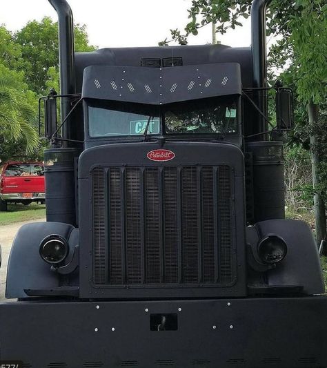 Matte Black Pete ♠️ 📷 by truckersmotivation  #trucker #driver #truckers #trucking #truckingindustry #bigrigs #showtruck #semitruck #18wheeler #trucker Black Semi Truck, Semi Trailer Truck, Trucks Lifted Diesel, Black Truck, Custom Big Rigs, Large Truck, Peterbilt 379, Jacked Up Trucks, Built Truck