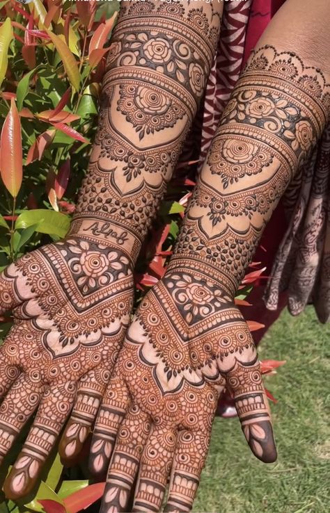 Right Hand Full Mehndi Designs, Back Side Henna Design, Mehndi Design Full Hand Front Side, Front Side Hairstyles For Indian Wedding, Palm Mehndi Design Unique Front Hand, Front Full Hand Mehndi Designs Latest, Mehndi Designs Heavy, Full Back Hand Mehndi Designs, Heavy Mehndi Designs