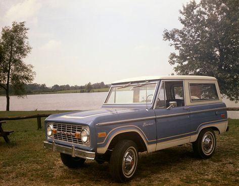 322 1973 Ford Bronco neg CN6610 184 0144-0315 1973 Ford Bronco, Old Ford Bronco, Alternative Subcultures, Old Vintage Cars, Classy Cars, Pretty Cars, Fiat Uno, Ford Motor Company