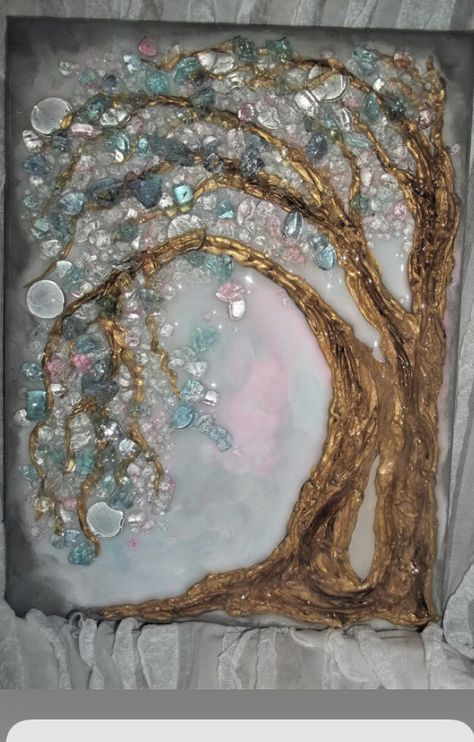 Crushed Glass Resin Art, Glass Resin Art, Broken Glass Crafts, Costume Jewelry Crafts, Glass Art Pictures, Resin Crafts Tutorial, Fused Glass Artwork, Glass Art Projects, Beach Glass Art