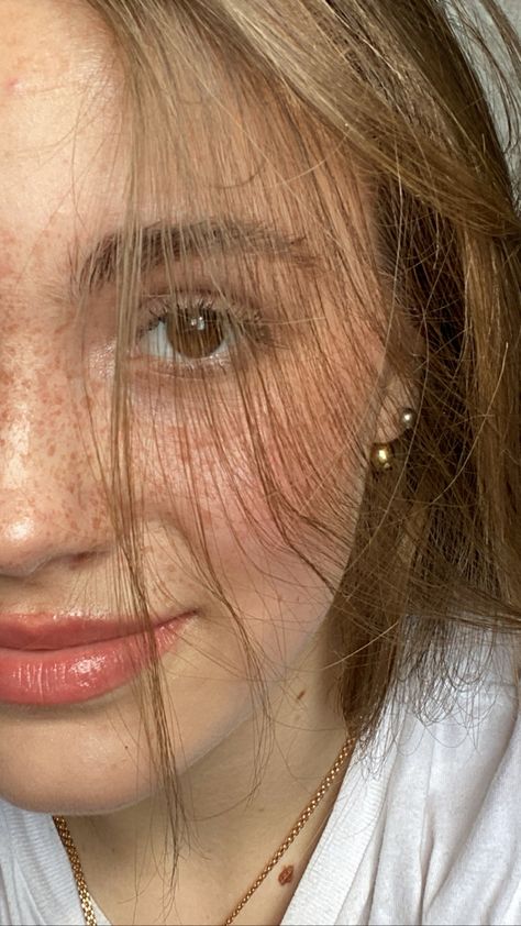 Brown Eyes And Freckles Aesthetic, Blonde Hair Brown Eyes Freckles, Light Brown Hair With Freckles, Brown Hair Brown Eyes Freckles, Freckles And Brown Eyes, Blonde Girl With Freckles, Brown Eyed Blonde, Freckles On Dark Skin, Dark Brown With Blonde Highlights