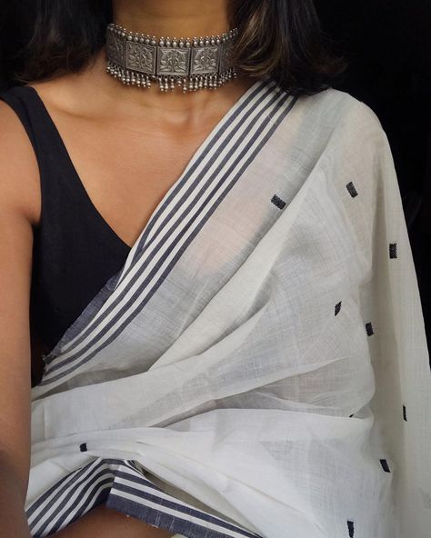 Image may contain: one or more people and stripes White Cotton Saree, Chammak Challo, Saree Blouse Styles, Indian Sari Dress, Saree Jewellery, Cotton Silk Saree, Indian Look, Indian Saree Blouse, Indian Saree Blouses Designs