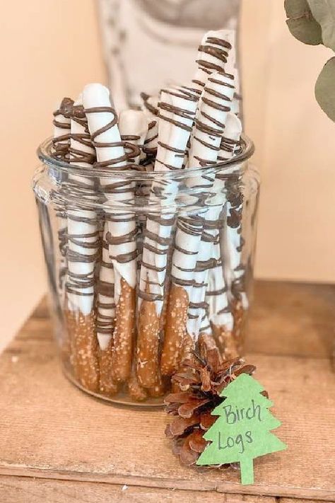 Don't miss this cute woodland 1st birthday party! The birch log pretzels are fantastic! See more party ideas and share yours at CatchMyParty.com Birch Tree Pretzel Rods, Woodland 1st Birthday Party, Woodland Party Food, Woodland 1st Birthday, Winter Party Favor, Musical Party, Birthday Tree, Themed Birthday Party Ideas, Camping Cakes