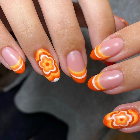 Orange Summer Nails, Summer Nails Art, Looks Hippie, Retro Nails, Hippie Nails, Pretty Nail Art, Short Acrylic Nails Designs, Orange Nails, Minimalist Nails