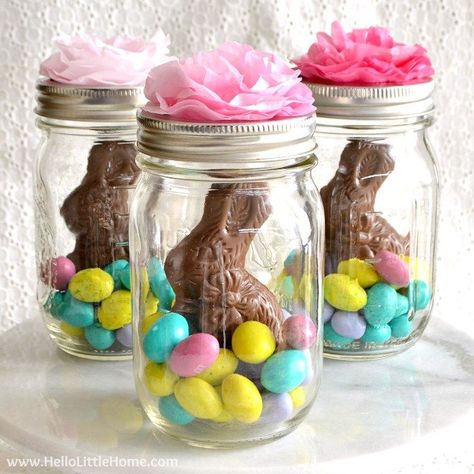 Get ready to surprise your friends! This will make your Easter baskets look like Martha Stewart made them—and all you need is 5 supplies! Homemade Easter Baskets, Easter Mason Jars, Easter Crafts For Adults, Easter Favors, Mason Jar Projects, Easter Basket Ideas, Easter Basket Diy, Chocolate Bunny, Easter Candy