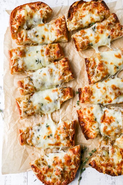 French Onion Flatbread, French Onion Soup Bread, Pizza Boats French Bread, French Bread Sandwich Recipes, French Bread Recipe Ideas, Recipes Using French Bread, French Bread Ideas, French Onion Bread, French Bread Pizza Recipes