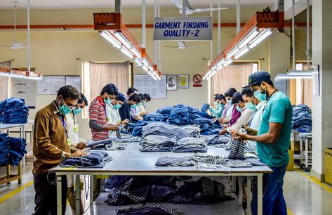 garment finishing section Garment Factory Design, Clothing Warehouse, Factory Layout, Advertising Clothing, Sewing Factory, Overlock Machine, Textile Manufacturing, Leather Embroidery, Hand Protection