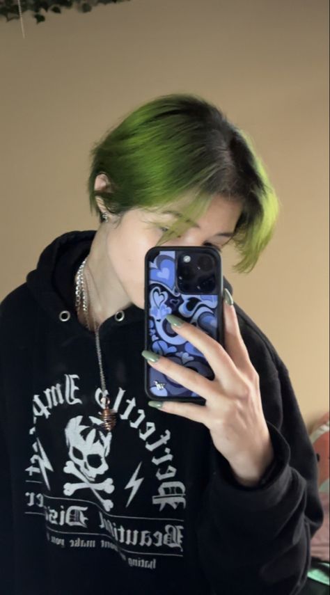 Black And Green Short Hair, Trans Masc Haircut Short, Short Hair With Green Tips, Trans Masc Haircut Straight Hair Short, Hair Length Ideas, Black And Green Hair Short, Dyed Hair Green And Black, Nb Haircut, Masc Lesbian Hair