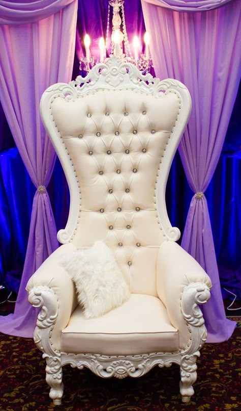 Sweet 16 Throne Chair Ideas, Quince Throne, Quince Chair, 18th Bday Party Ideas, Princess And The Frog Theme, Princess Chair, Ideas De 15, Birthday Chair, Purple Sweet 16