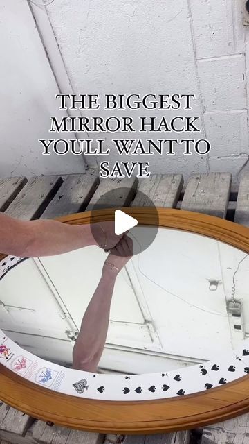 The Hand Curated Home on Instagram: "✅ SAVE this HACK on how to perfectly paint your mirrors!  Keep in mind this works on round, oval, and rectangle mirrors!  Remember to take those cards out as soon as you finish painting!  🙏🏼 Special thanks to @riverandoakliving for showing us how easy it can be to transform a space with this simple painted mirror hack!   #HandCuratedHome #DIY #homeimprovement #hack #paintedmirror #interiordesign #ideas #goals #tricks" Painting Mirror Frames Diy, Painting Mirrors, Mirror Update, Mirror Hack, Painting Mirror, Painted Mirror, American Farmhouse Style, Green Diy, Big Mirror