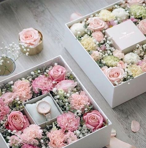 Flower Bouquet Box Gifts - DIY Cuteness Flower Bouquet Boxes, Gubahan Bunga, Bouquet Box, Wedding Gift Pack, Wedding Gifts Packaging, Wedding Gift Wrapping, Flower Box Gift, Kraf Diy, Flowers Bouquet Gift