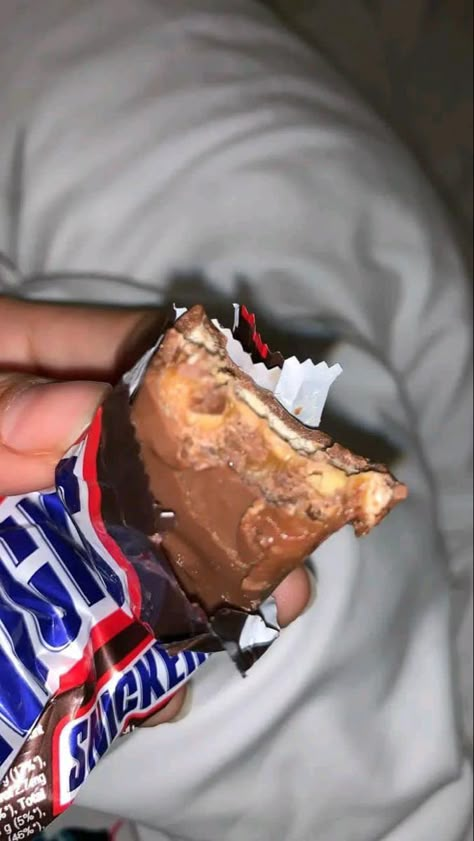 Fake Food Snaps, Snickers Chocolate Bar, Snickers Chocolate, Galaxy Chocolate, Dr Food, Food Captions, Good Morning Breakfast, Foodie Instagram, Cute Instagram Pictures