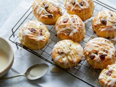 Bacon Cranberry Scones with Citrus Basil Butter Recipe | Giada De Laurentiis | Food Network Orange Scones Recipe, Irish Desserts, Cranberry Orange Scones, Best Brunch Recipes, Cranberry Scones, Orange Scones, Scones Ingredients, Ina Garten Recipes, Scones Recipe