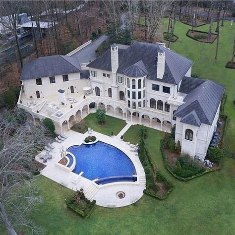 European inspired home located at 795 Highcourt Road in Atlanta, Georgia  #atlanta #georgia #homes #mansion #mansions #luxury… Atlanta Georgia Mansions, Atlanta Georgia Homes, Atlanta Mansions, Mansion Plans, Classic Mansion, Homes Of The Rich, Georgia Atlanta, Georgia Homes, Rich Home