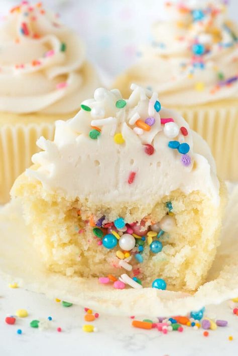 Piñata Cupcakes, Pinata Cupcakes, Recipes For Baking, Chocolate Cake Mix Cookies, Baking Recipes For Kids, Fun Cupcake Recipes, Easy Cupcake Recipes, Vegetarian Cake, Cupcake Flavors