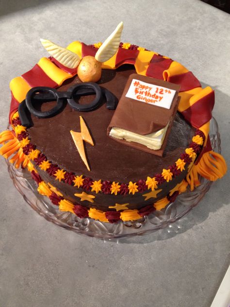 Harry Potter Gryffindor scarf glasses snitch lightening bolt Chocolate Cake for Ginger's 12th Birthday Chocolate Harry Potter Cake, Harry Potter Cake Ideas Gryffindor, Harry Potter Cake Gryffindor, Gryffindor Cake, Isabella Cake, Harry Potter Graduation, Harry Potter Gryffindor Scarf, Gateau Harry Potter, Harry Potter Party Favors