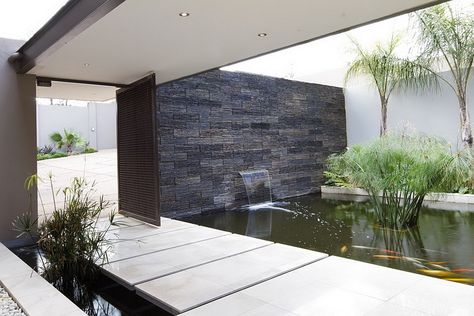 Dramatic Contemporary Residence Amazes With Stunning Design And Decor Hyde House, Contemporary Water Feature, Indoor Pond, Large Pond, Beautiful Home Gardens, Ikan Koi, Indoor Water Fountains, Mansion Designs, Pond Waterfall