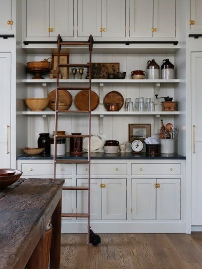 Farmhouse Cabinets, Farmhouse Kitchen Cabinets, Kitchen Farmhouse, Diy Kitchen Cabinets, Modern Farmhouse Kitchens, White Cabinets, Kitchen Shelves, Diy Kitchen, A Kitchen