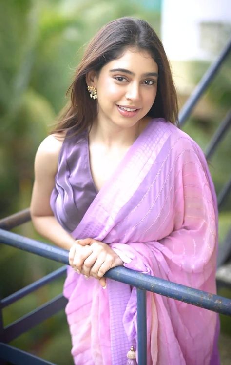 Niti Taylor, Saree Trends, Beautiful Women Over 40, Saree Look, Indian Beauty Saree, Fashion Sketches, Saree Designs, Portrait Photography, Most Beautiful