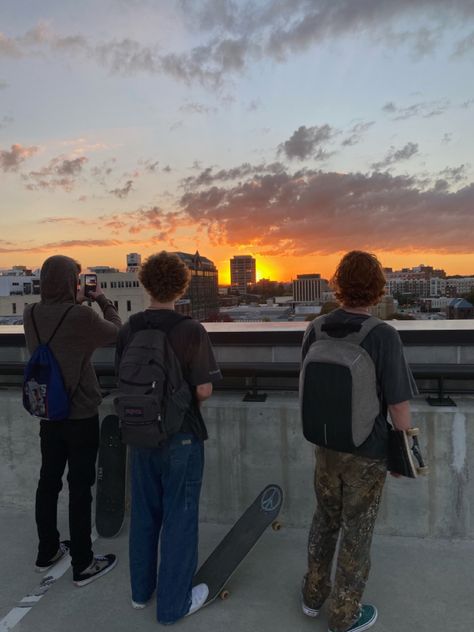 Skater Friend Group, Skateboarding Friends, Skate With Friends, Skater Friend Group Aesthetic, Skateboarding Friends Aesthetic, Skate Boy, Skate Aesthetic, Skater Vibes, Skateboard Aesthetic