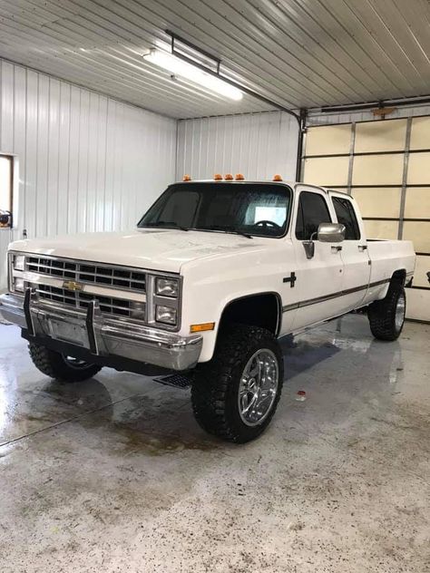 Truck Storage Ideas, Pickup Truck Storage, Square Body Chevy, Obs Truck, Truck Storage, Mud Trucks, C10 Chevy Truck, Custom Pickup Trucks, Lifted Chevy