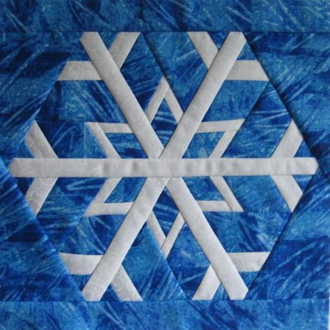 Enjoy snow without the cold and shoveling by paper piecing this delicate snowflake block.  Paper piece as many as 4 different version of this snowflake from a single paper piecing template design, just by carefully choosing color placement. Foundation Paper Piecing Templates, Snowflake Quilt, Christmas Quilt Blocks, Paper Pieced Quilt Patterns, Quilt Modernen, Paper Pieced Quilt, Holiday Quilts, Snow Flakes, Winter Quilts