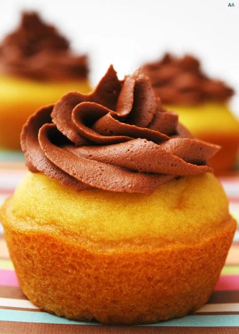 A classic, Boston Cream Pie, made into decadent cupcakes without dairy, gluten, egg, soy, peanut or tree nuts. Allergy Awesomeness, Peanut Free Desserts, Cream Pie Cupcakes, Boston Cream Pie Cupcakes, Moist Yellow Cakes, Pie Cupcakes, Peanut Tree, Boston Cream Pie, Boston Cream