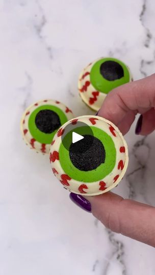 4M views · 42K reactions | 👁️ EYE SEE YOU 👁️💚👀 Super simple eyeball cupcake tutorial 👀 💚 I used mini cupcakes and a silicone cake pop mold for these💚 Pipe a black buttercream dot into your mold and then add a coloured swirl around it. 💚 Pipe wiggly red lines up the sides of the mold💚 FREEZE 🥶 for 15 minutes💚 Add white buttercream into the mold followed by your mini cupcakes.💚 FREEZE 🥶 again for 15 minutes.💚 Push them out of the mold and VOILÀ #cupcakes #mini #halloweenbaking #spookyseason #eyeball #cakedbyrach #cakeart #cupcakedecorating | Caked By Rach | The Kid LAROI · BABY I'M BACK Eyeball Cupcakes, Eyeball Cake Pops, Black Buttercream, Halloween Appetizers Easy, Tea Time Party, The Kid Laroi, Rachel Lindsay, Cupcake Tutorial, Cake Pop Molds