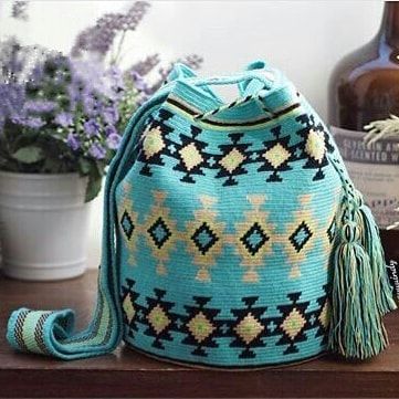 New Designs for FREE crochet bag pattern images Easy And Stylish! - Page 58 of 61 - Beauty Crochet Patterns! Wayuu Bags Pattern, Mochila Crochet, Mochila Bag, Crochet Shell Stitch, Free Crochet Bag, Crochet Bag Pattern Free, Bag Pattern Free, Crochet Market Bag, Tapestry Crochet Patterns