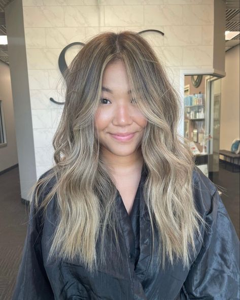 Blonde Balayage For Asian Hair, Brown Hair With Blonde Highlights Asian, Asian Blonde Balayage Long Hair, Asian Blond Balayage, Blond On Asian Hair, Asian Blonde Balayage Short, Beige Balayage On Black Hair, Money Piece Balayage Asian Hair, Ashy Asian Hair