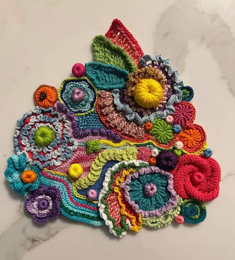 Freeform Crochet Patterns Free, Crochet Freeform Pattern, Crochet Freeform Tutorial, Sunflower Granny Square Pattern, Abstract Crochet, Surface Crochet, Crochet Paisley, Free Form Crochet, Sunflower Granny Square