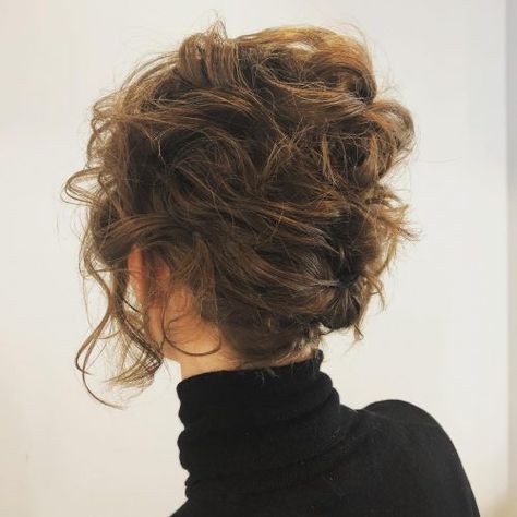 Messy Updo Cute Messy Updos, Messy Updos For Short Hair, Short Curly Hair Updo, Messy Updos, Updos For Short Hair, Style Bob, Messy Hair Updo, Hair Inspired, Bob Cuts