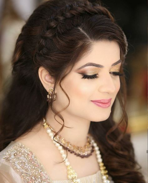 Pakistani Hairstyles Party Simple, Kashees Hairstyle, Pakistani Bridal Hairstyles, Hairstyles For Gowns, Bridal Hairstyle Indian Wedding, Hair Style On Saree, Cool Hairstyles For Girls, Engagement Hairstyles, Hair Color Unique