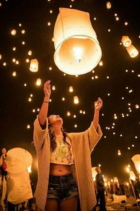 Lantern Festival Photoshoot, Thadingyut Festival Photo, Lantern Festival Aesthetic, Sky Lanterns Photography, Floating Lantern Festival, Lantern Fest, Lantern Photography, Diwali Lantern, Light Fest