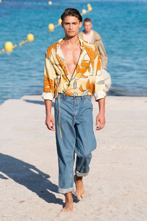 Runway Illustration, Fashion Textiles, Fashion Show Runway, Menswear Runway, Male Fashion Trends, Beachwear Fashion, Jackets Men Fashion, Latest Mens Fashion, Summer Suits