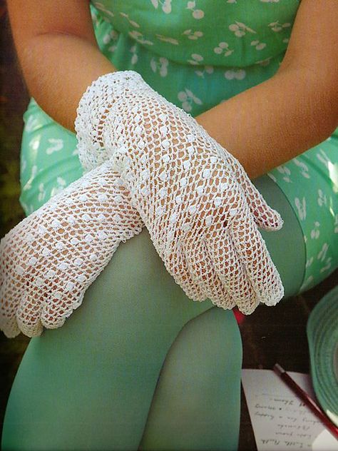 Ravelry: Vintage Lace Gloves pattern by Nicki Trench Lace Fingerless Gloves, Glove Pattern, Chic Crochet, Crochet Gloves Pattern, Gloves Vintage, Gloves Pattern, Crochet Fingerless Gloves, Crochet Gloves, Lace Gloves