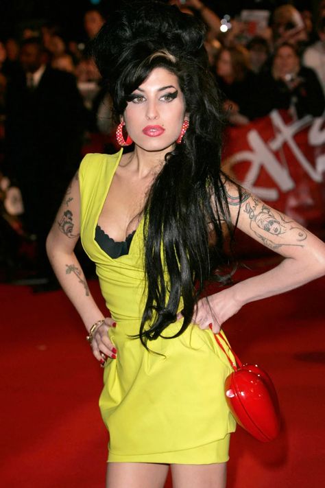 Amy Winehouse Style, Amy W, Female Rock Stars, Rockabilly Looks, Yellow Mini Dress, Amy Winehouse, Style Clothes, Pop Star, Alternative Fashion