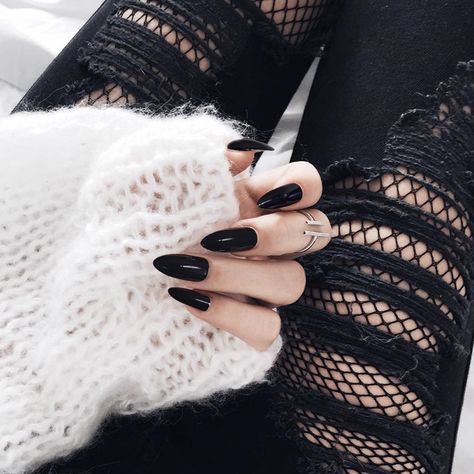 Black pointed long manicure  #Black #pointed #manicure Solid Color Nails, Long Stiletto, Nails Tips, Nails For Women, Nails Fall, Nail Art Rhinestones, Nails Long, Girls Nails, Stick On Nails