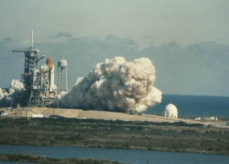 Unpublished Challenger Disaster Photos Surface On Reddit Challenger Shuttle, Space Shuttle Disasters, Challenger Explosion, Lost Photos, Space Shuttle Challenger, Nasa Space Program, Nasa Space Shuttle, Bay City, Space Nasa