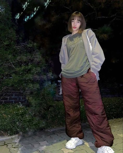 Lisa Tomboy, Lisa Blackpink Instagram, Lisa Bp, Artist Outfit, Lisa Blackpink Wallpaper, Lalisa Manobal, Black Pink Songs, Real Style, Tomboy Fashion