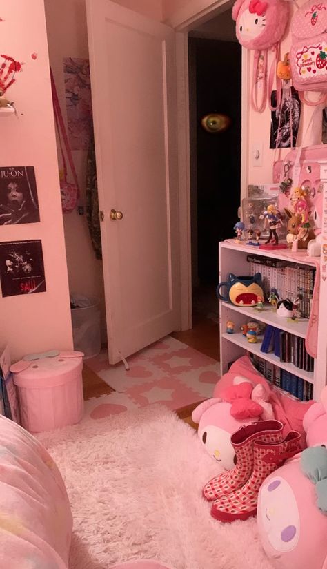 Dreamcore Room, Horror Cutecore, Design My Room, Pink Room Decor, Girly Room, Cute Bedroom Decor, Cute Room Ideas, Room Renovation, Pretty Room