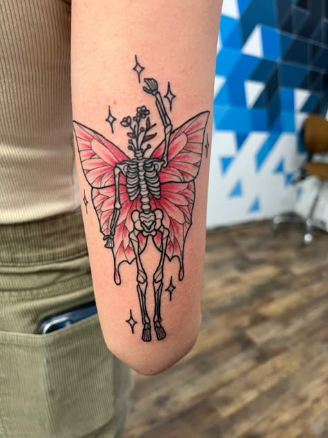 Girly Grunge Tattoos, Girly Skeleton Tattoo, Girly Goth Tattoo, Creepy Girly Tattoos, Dark Fairycore Tattoo Ideas, Colorful Goth Tattoo, Pastel Goth Tattoo Creepy Cute, Skeleton Butterfly, Trippy Fairy Tattoo