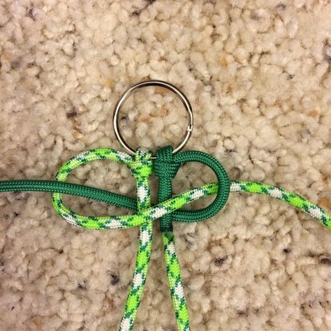 Paracord Keychain 550 Paracord Projects, Parachute Cord Crafts, Paracord Bracelet Instructions, Paracord Projects Diy, Paracord Bracelet Patterns, Paracord Braids, Paracord Bracelet Tutorial, Cords Crafts, Paracord Bracelet Diy