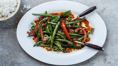 Simple Curry Recipe, Seasoned Green Beans, Curry Recipes Easy, Ginger Green Beans, Beans Curry, Basil Recipes, Garden Cooking, Gluten Free Rice, Fried Vegetables