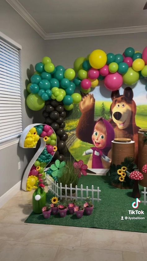 Masha And The Bear Decoration, Decoration Video, Bos Baby, Marsha And The Bear, Baby Birthday Party Theme, Baby Birthday Decorations, Bear Birthday Party, Cars Theme Birthday Party, 2nd Birthday Party Themes