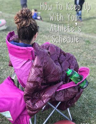 Confessions of a Sports Mama: Sports Mama Tip: How To Keep Up With Your Athlete's Schedule + GIVEAWAY! Sports Mom Organization, Softball Mom Bag, Mom Bag Essentials, Sports Mom Bag, Sports Mom Outfit, Sports Snacks, Sporty Mom, Sports Parent, Lacrosse Mom