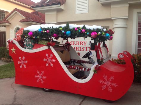 Golf cart turned into Santa's sleigh!! Christmas Golf Cart Ideas, Gifts For Males, Curly Hairstyles For Medium Hair, Golf Cart Decorations, Christmas Parade Floats, Parade Ideas, Holiday Parades, Christmas Golf, Taylormade Golf